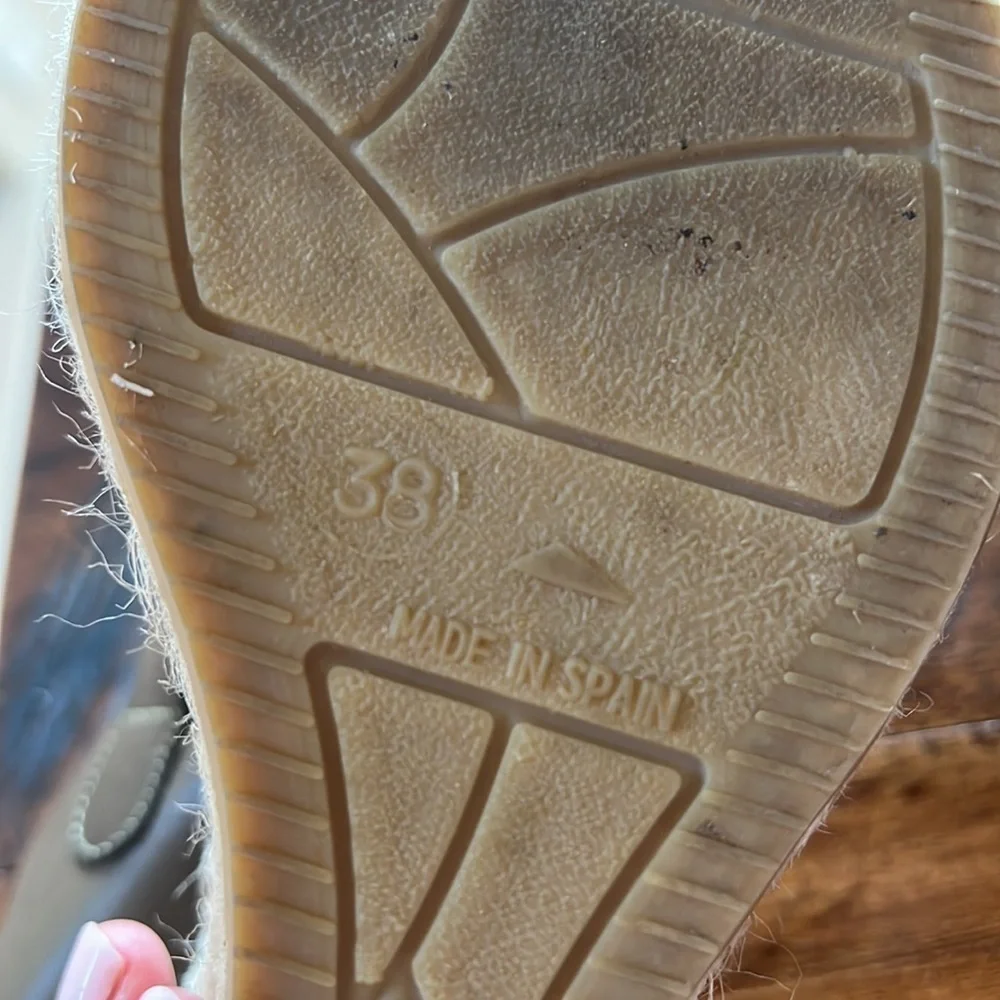 Made In Spain Leather Wedge Espadrilles in Olive. Paseart. Size 38 fits like 7.5